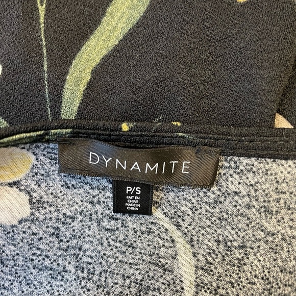 Dynamite black floral long sleeve vneck blouse top women’s size small - Picture 6 of 8